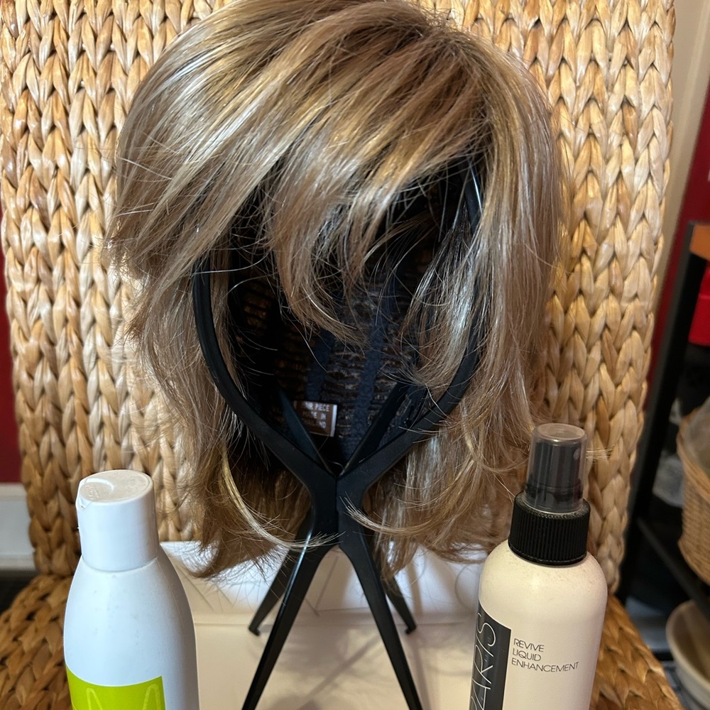Wig, multi blonde, medical grade. - Picture 3 of 8